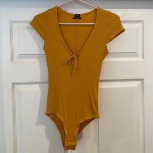 v-neck short sleeve bodysuit